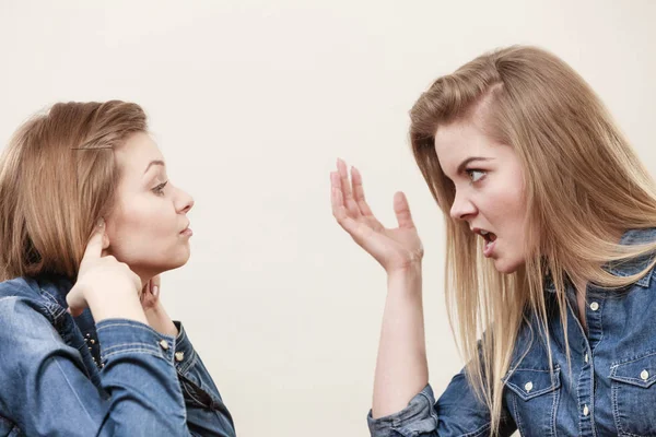 Two women having argue — Stock Photo, Image