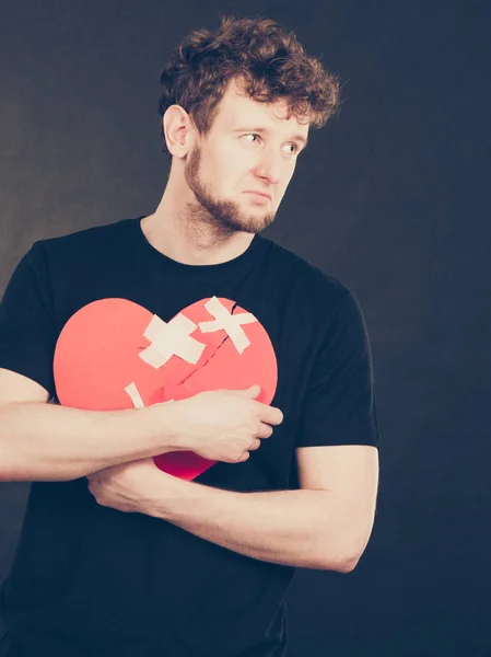 Hombre infeliz con el corazón roto . — Foto de Stock