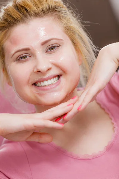 Young woman having gel mask on face — Stock Photo, Image