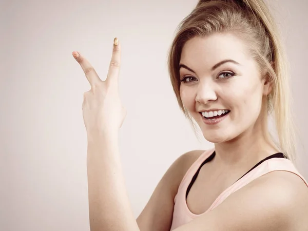 Portrait of happy blonde woman smiling with joy — Stock Photo, Image