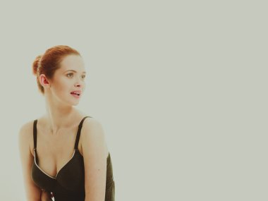 Çekici kadın siyah mayo tarzı iç çamaşırı