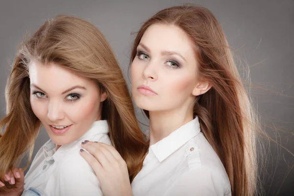 İki güzel photomodels portre.