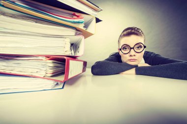 Muhasebeci bağlayıcı pils dehşete.