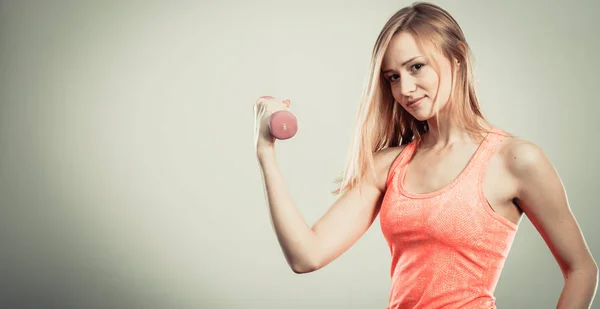 Fitness woman exercising with dumbbells. — Stock Photo, Image