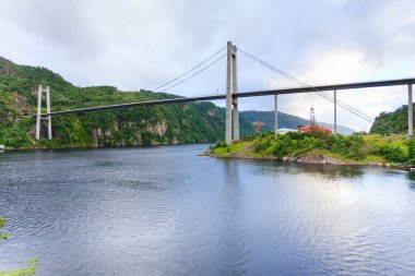 Norveç'te asma köprü