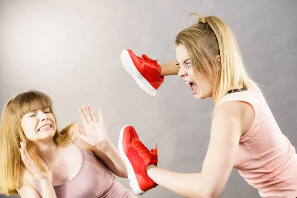 Women fighting with shoes — Stock Photo, Image