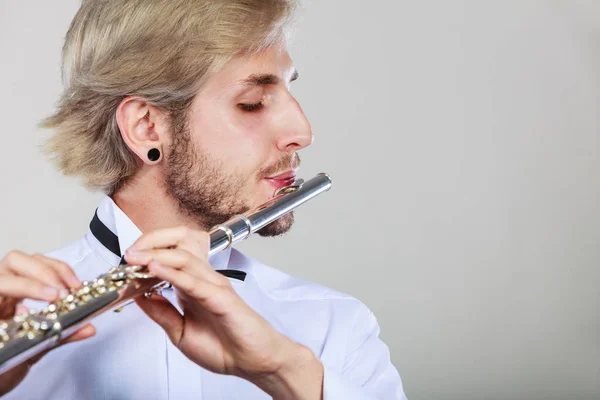 Male flutist playing his flute — Stock Photo, Image