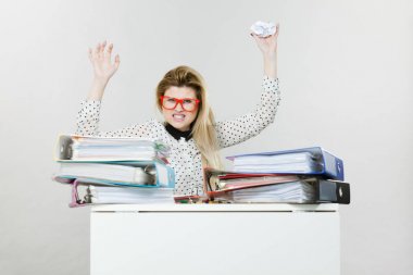 Kızgın kızgın iş kadının öfkeli