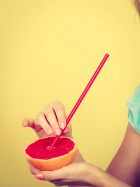 Meyve, kırmızı greyfurt suyu içme kadın