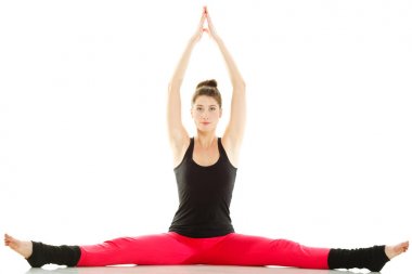 Uygun kız izole üzerinde beyaz germe.