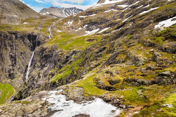 Vue sur les montagnes depuis le point de vue de Trollstigen, Norvège — Photo