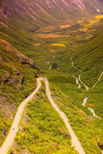 Troll sökvägen bergsvägen Trollstigen i Norge — Stockfoto