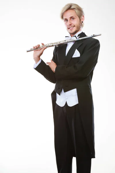 Purosuyla giyen erkek flütçü flüt tutan — Stok fotoğraf