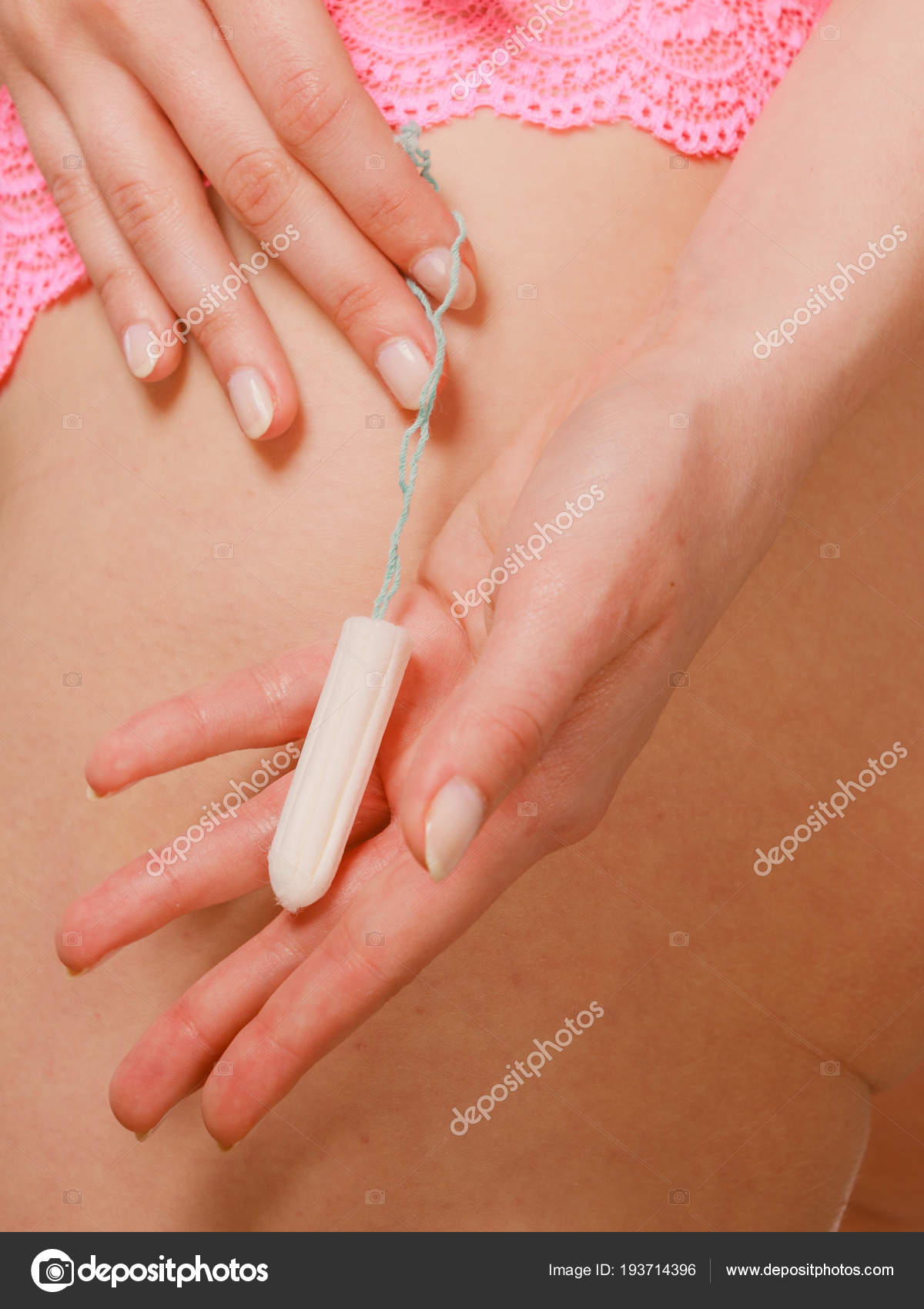 Можно ли сделать шугаринг во время месячных. Шугаринг ног. Можно ли делать шугаринг при месячных. Эпиляция ног воском. Депиляция шугаринг.