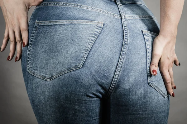 Woman hips buttocks in jeans clothing — Stock Photo, Image