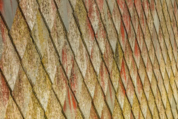茶色の石のタイル屋根テクスチャ建築背景のシームレスなパターンの家の細部をクローズ アップ — ストック写真