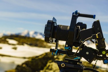 Norveç 'te, dağlarda fotoğraf çekiliyor.