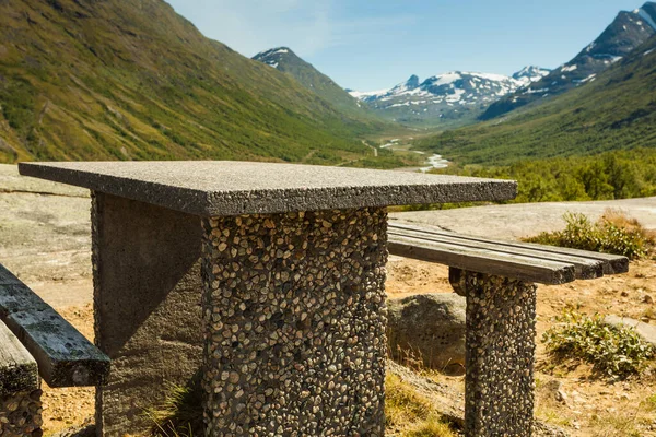 A hegyek pihenőhelye. Norvég útvonal Sognefjellet — Stock Fotó