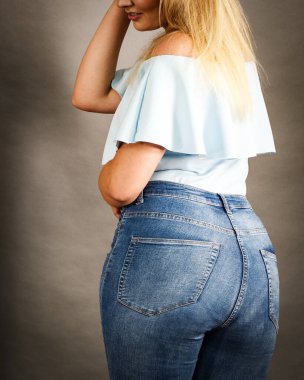 Büyük kalçalı kadın