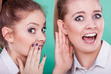 İki genç hisse sırları, dedikodu