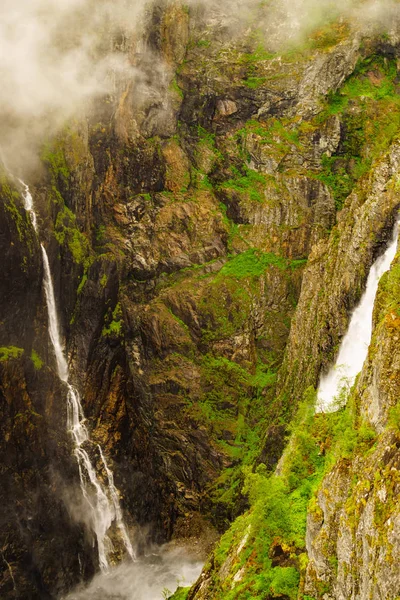 Cascada de Voringsfossen, cañón de Mabodalen Noruega — Foto de Stock