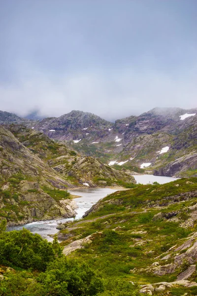 Jezera v horách Norsko — Stock fotografie