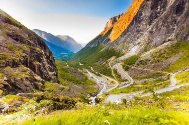 Norveç'te trollstigen dağ yolu