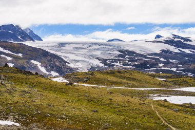 Buz buzullu dağlar. Road Sognefjellet, Norveç