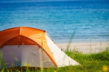 Çadır plajda, Lofoten Norveç ile deniz manzarası