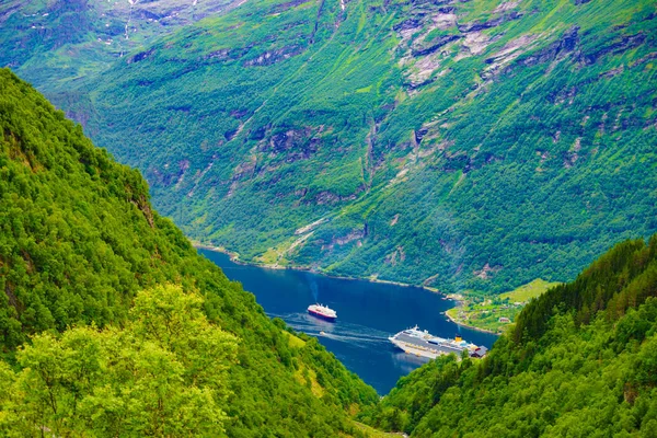 Fiord Geirangerfjord z prom łodzi, Norwegia. — Zdjęcie stockowe