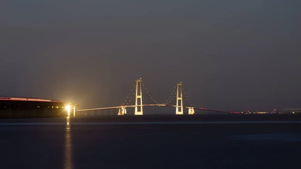 Мост Storebaelt в Дании ночью — стоковое фото