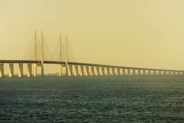 İsveç ile Danimarka Öresund Köprüsü.