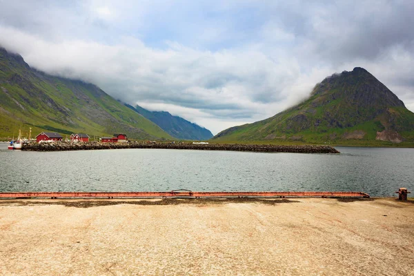 Norska fiskebyn Red Huts, Lofoten Norge — Stockfoto