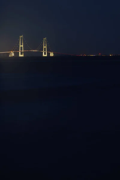 Pont Storebaelt au Danemark la nuit — Photo