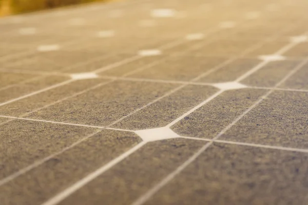 Paneles solares fotovoltaicos, baterías de carga . — Foto de Stock