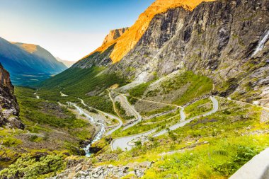 Norveç'te trollstigen dağ yolu