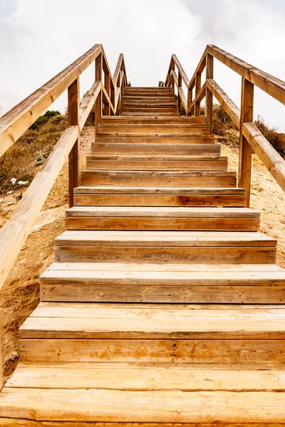 Escalier en bois sur la plage — Photo