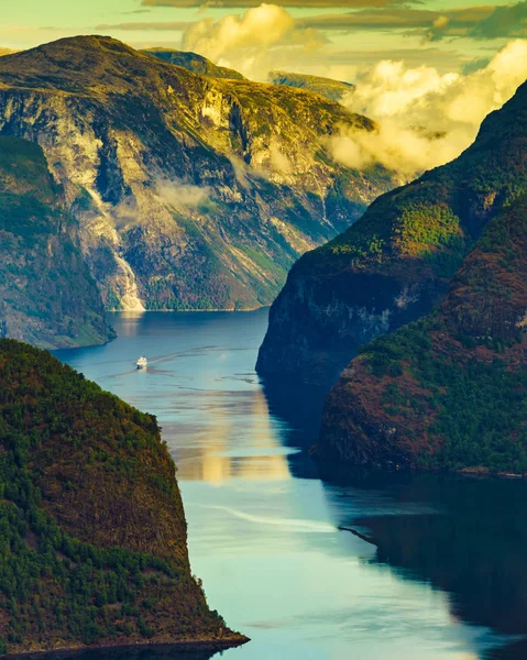 ノルウェーのアウルランド フィヨルドの風景 — ストック写真