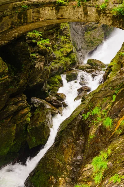 Cachoeira Svandalsfoss na Noruega — Fotografia de Stock