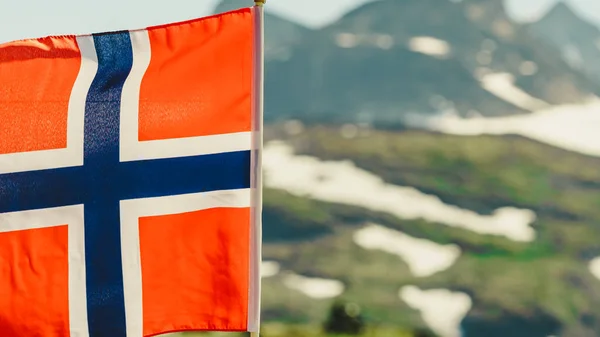 Norwegian flag and mountains snowy landscape — Stock Photo, Image