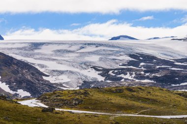 Buz buzullu dağlar. Road Sognefjellet, Norveç