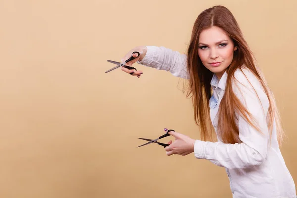 Professional hairdresser with scissors ready to cut. — Stock Photo, Image