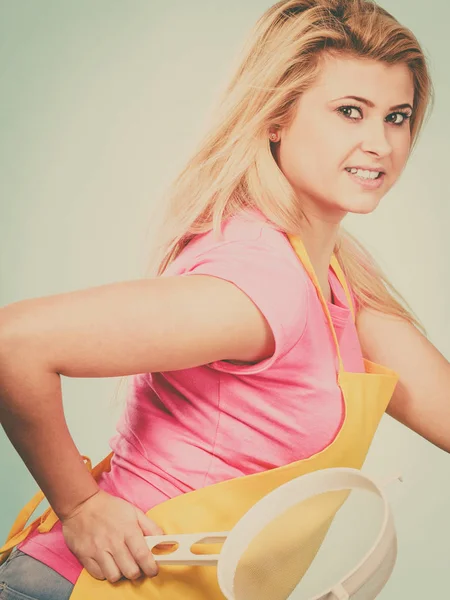 Woman wearing apron holding colander — Stock Photo, Image