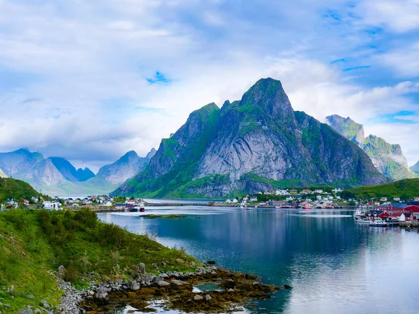 Natursköna Fjord Landskap Med Reine Byn Kust Natur Med Skarpa — Stockfoto