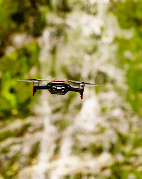 Drohnenflug Gegen Die Norwegische Natur Bergwasserfall Foto Und Videoaufnahmen — Stockfoto