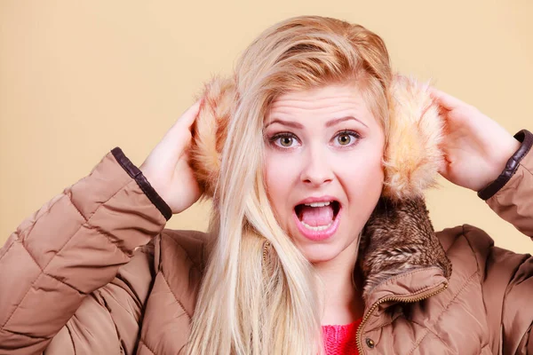 Accessoires Und Kleidung Für Kalte Tage Modekonzept Blondine Warmen Ohrenschützern — Stockfoto
