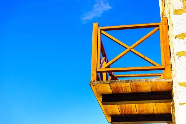 Ahşap Derme Çatma Bir Balkon Tahtadan Yapılmış Bir Teras Mavi — Stok fotoğraf