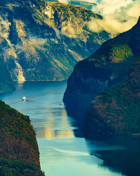 Increíble Vista Dramática Los Fiordos Las Montañas Aurlandsfjord Fiordo Paisaje — Foto de Stock