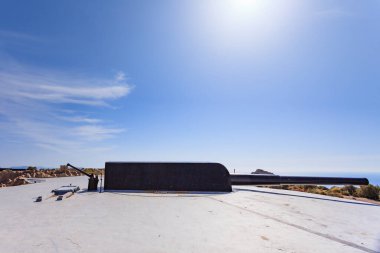 Castillitos bataryası, İspanya Cartagena, Cabo Tinoso. Sahil savunması için askeri top, ağır donanma topları..