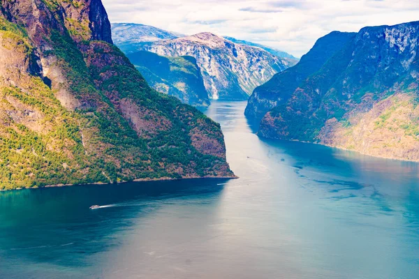 Espantosa Vista Dramática Dos Fiordes Montanhas Aurlandsfjord Paisagem Fiorde Noruega — Fotografia de Stock